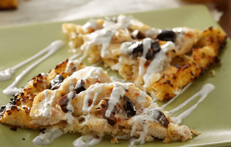 LEAN AND GREEN CAULIFLOWER PIZZA WITH CHICKEN & TZATZIKI